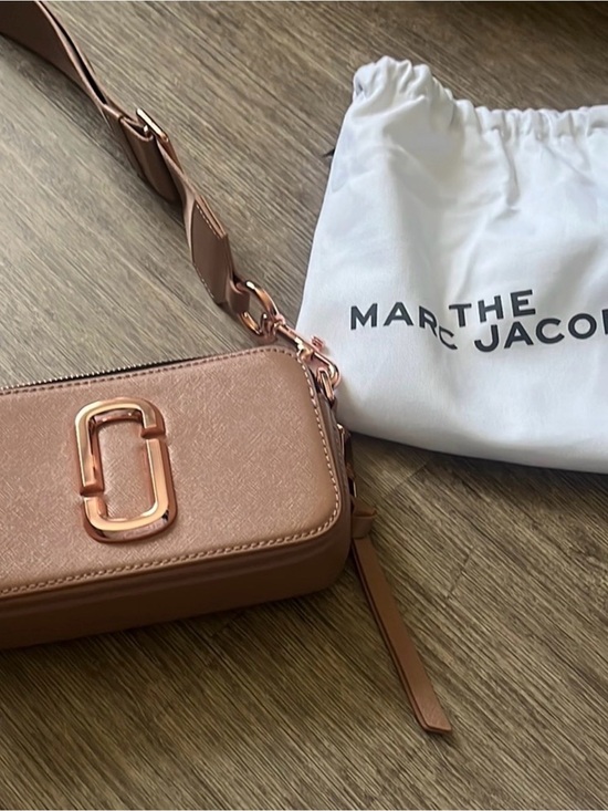 Marc Jacobs Handbags - Marc Jacobs Tan Snapshot Crossbody
